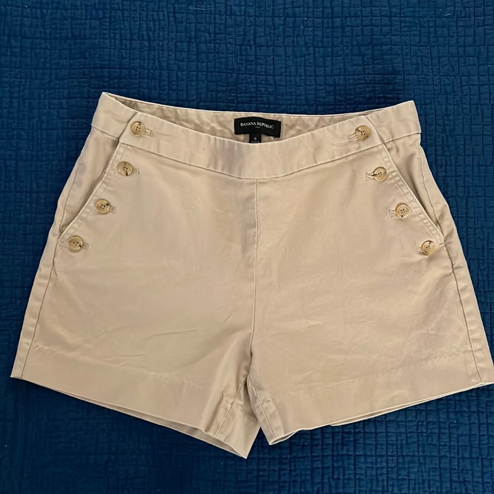 Banana Republic khaki shorts with side button open/ closure - size 6